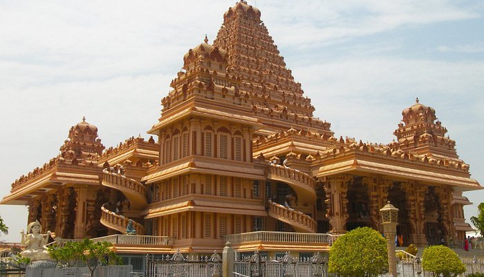 Chhatarpur Temple, Delhi (छत्तरपुर मंदिर) – दर्शन, समय, आरती और पूरी जानकारी