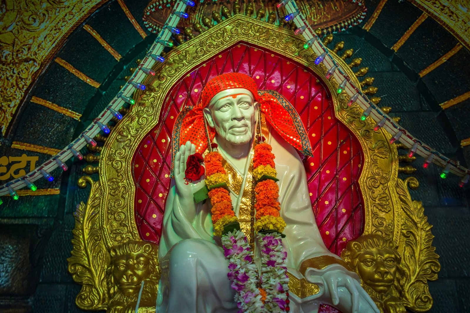 Sai Baba Aarti Lyrics in Hindi (2025)