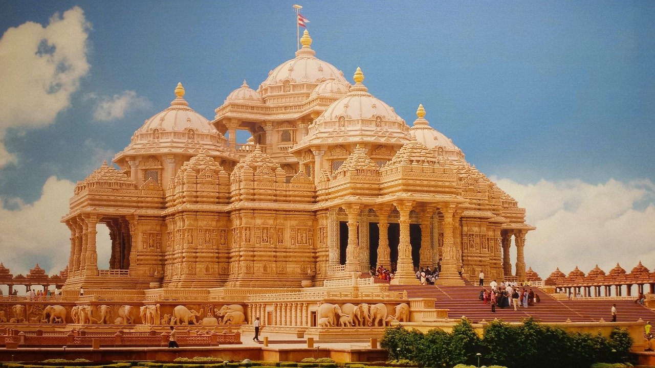 Top 10 Best Hindu Temples in Delhi to Visit 2026